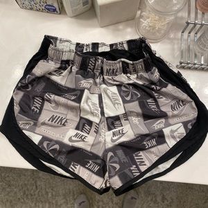 Vintage black and white Nike Tempo shorts M